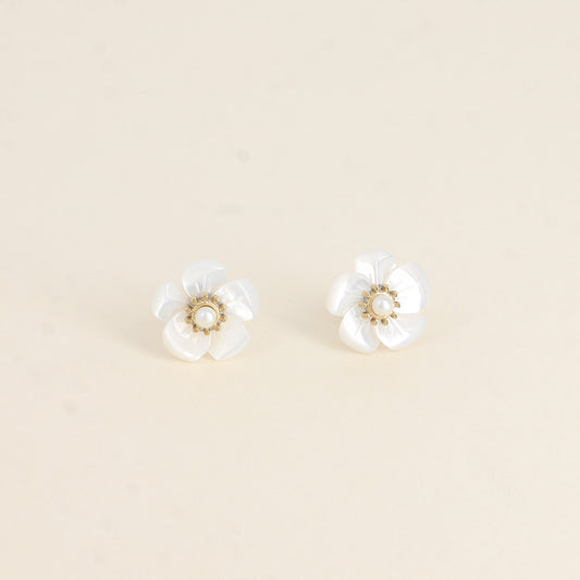 Boucles d'oreilles fleur nacrée