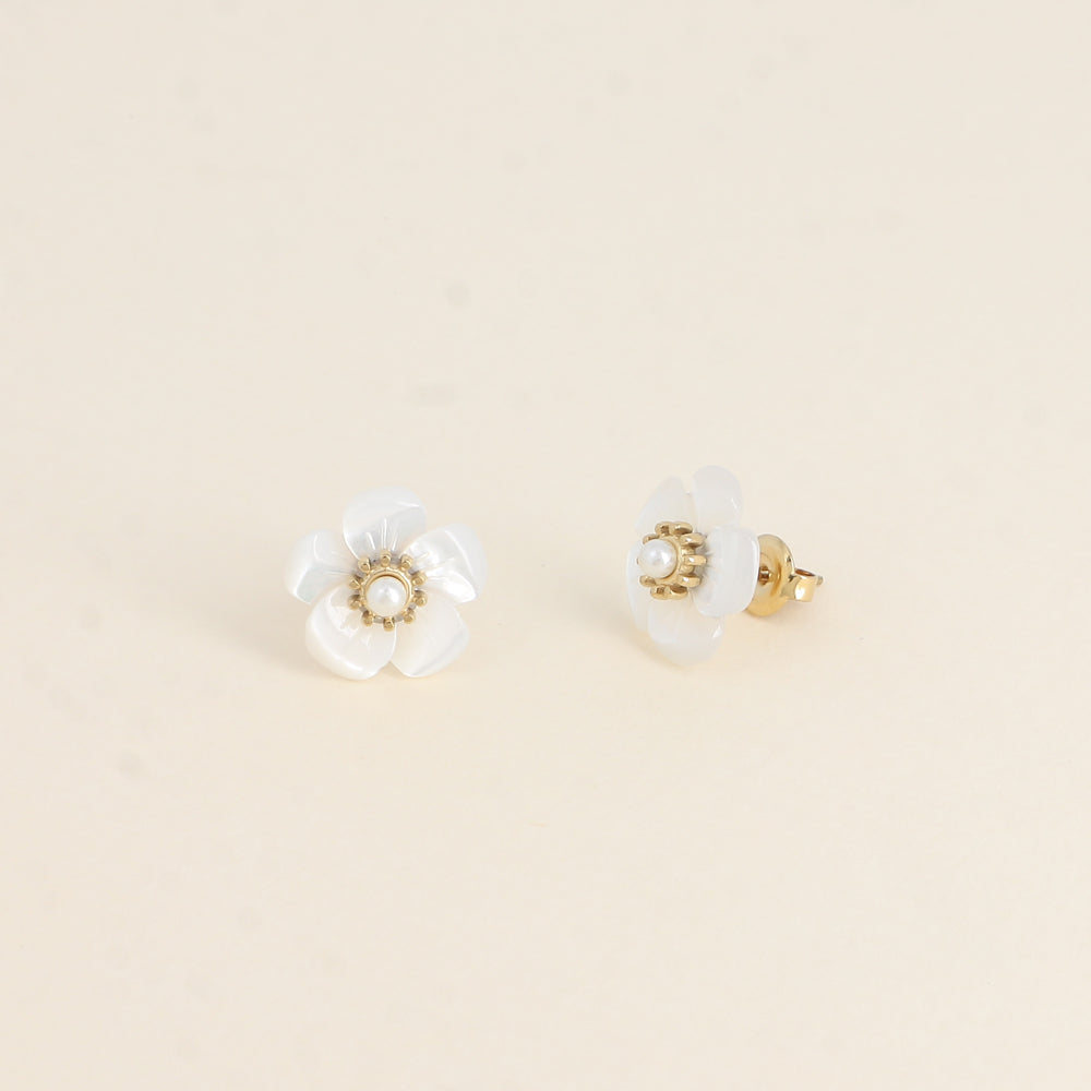Boucles d'oreilles fleur nacrée