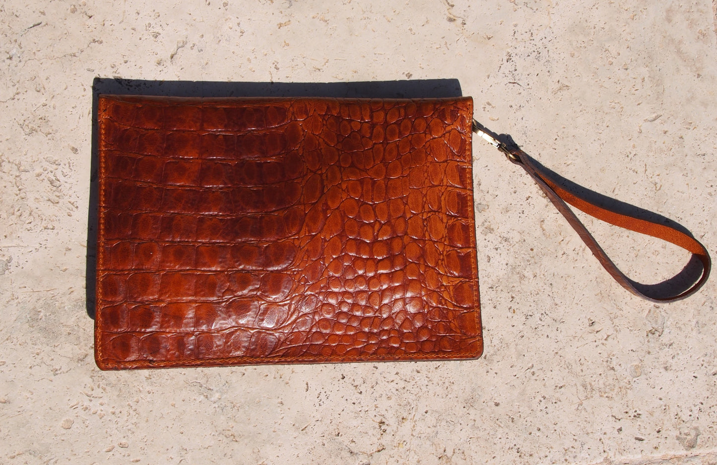 SFAKIA cuir effet croco cognac