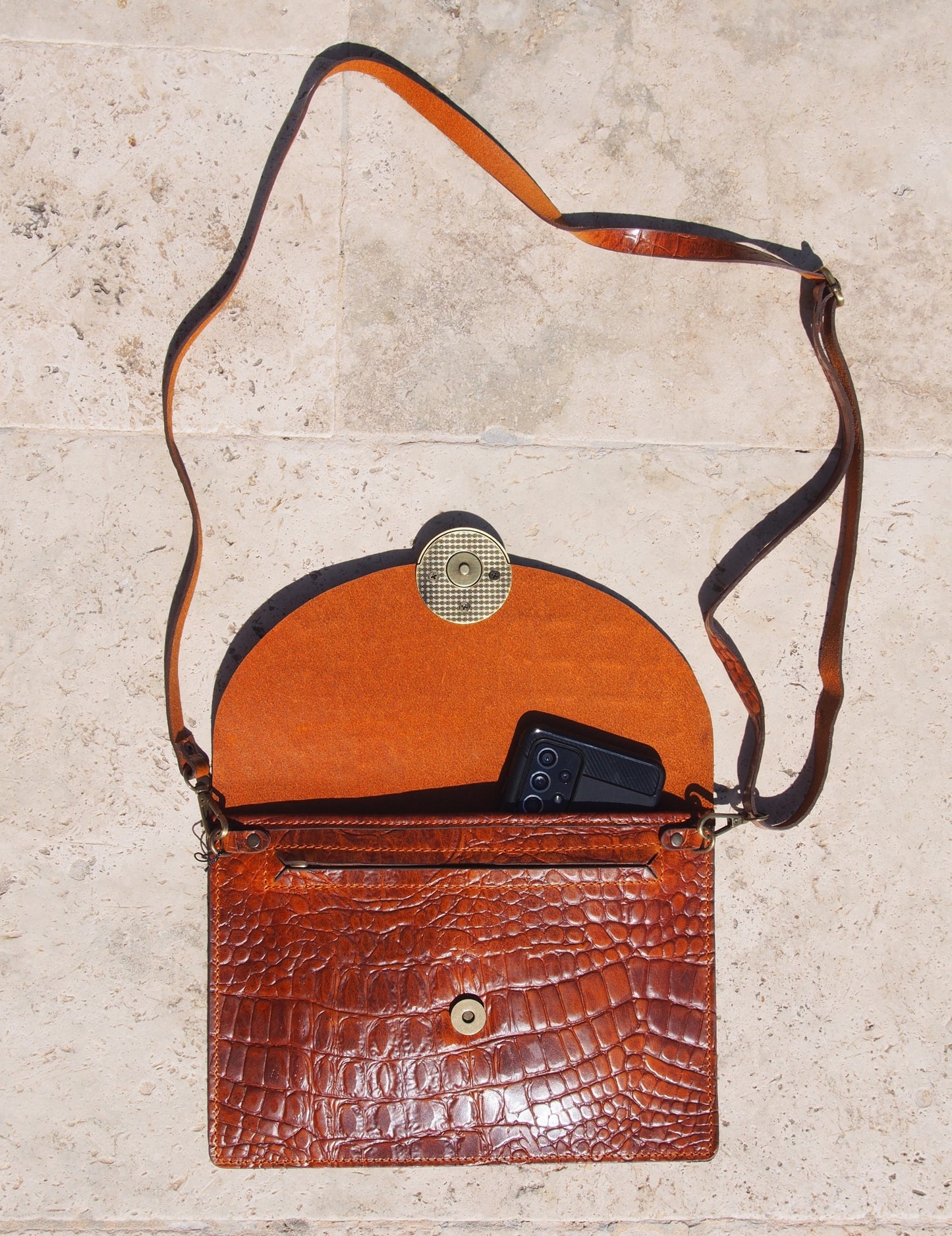 SFAKIA cuir effet croco cognac